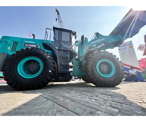 Изображение Фронтальный погрузчик SUNWARD SL52W